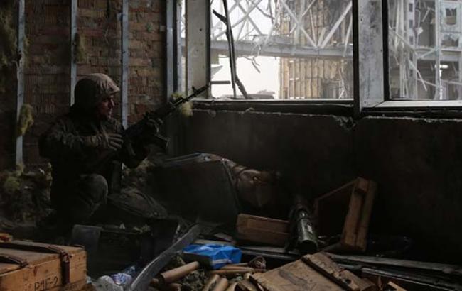 В донецком аэропорту с утра идет бой, погиб один украинский военный, - "Правый сектор"