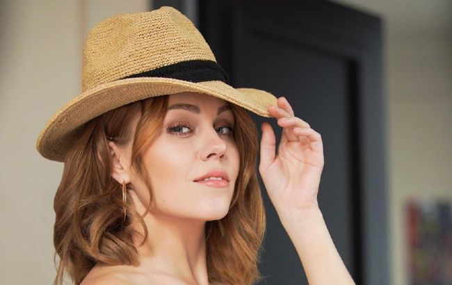 Не узнать: беременная ALYOSHA кардинально сменила образ в новом видео