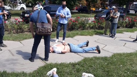 У Полтаві слідчого ДБР та поліцейського затримали на отриманні хабаря