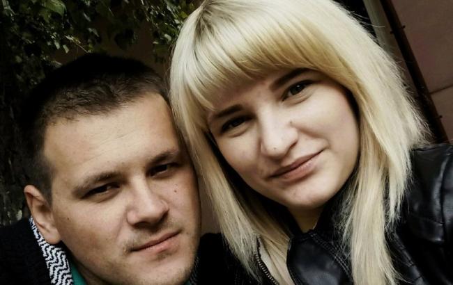 Любовник горе-матери, бросившей детей на 9 дней, оказался крестным выжившей девочки