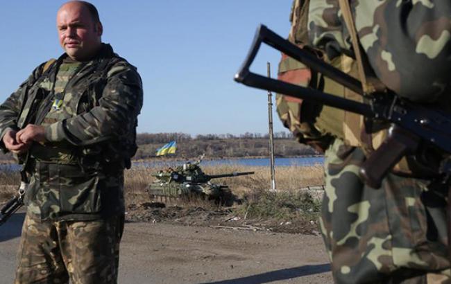 Силы АТО убили 4 боевиков и задержали одного при их атаке украинского блокпоста, - штаб