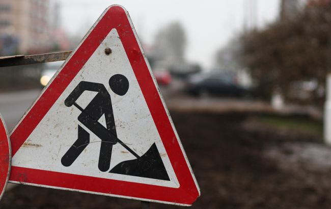У Києві обсипався бетон з Дегтярівського шляхопроводу, готується проєкт ремонту