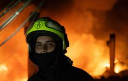 Пострадала детская больница и склад: ГСЧС показали фото последствий обстрела Киева