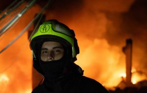 Постраждала дитяча лікарня та склад: ДСНС показали фото наслідків обстрілу Києва