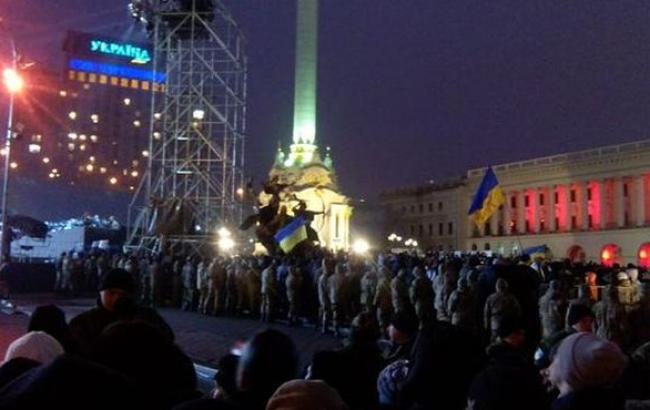 В Киеве на Майдане Независимости собрались около 10 тыс. человек на чествование памяти героев Небесной сотни