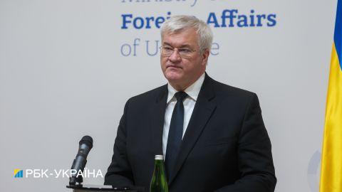 Україна та Канада підписали угоду про охорону інформації з обмеженим доступом