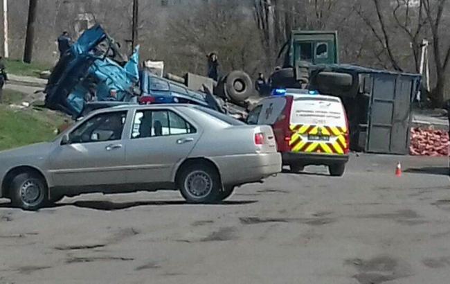 В Лисичанске маршрутка столкнулась с грузовиком, есть пострадавшие