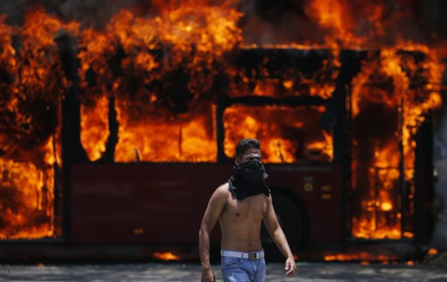 Количество пострадавших из-за столкновений в Венесуэле растет