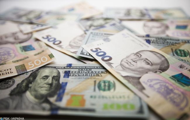 Доллар, евро или гривна? В какой валюте лучше всего хранить сбережения