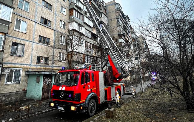 В Днепровском районе Киева произошел пожар в 9-этажке, погиб человек