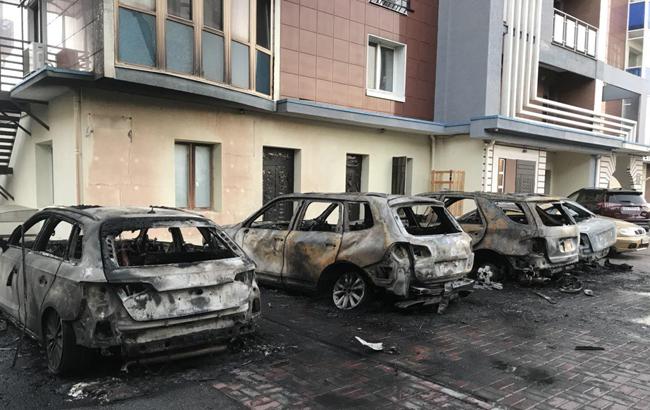В центре Харькова ночью сгорели 5 авто