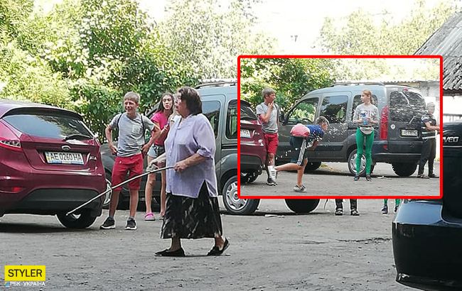 Гірше мавп: під Дніпром підлітки накинулися на сусідку з камінням