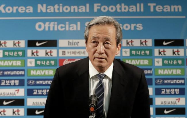 Кандидата в президенты ФИФА отстранили от футбола