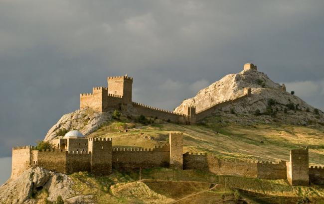 Крымские оккупанты просят ЮНЕСКО признать Генуэзскую крепость российской