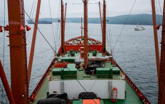 В Индонезии руководство порта требует от Украины помочь 41 украинскому моряку