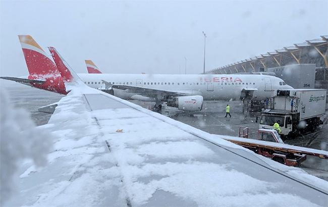 МИД предупреждает украинцев о задержках авиарейсов в Испанию из-за снегопадов