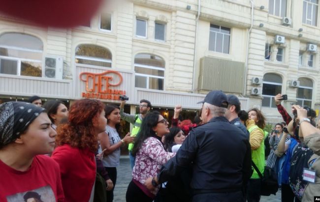 В Баку силовики не дали провести акцию против насилия над женщинами