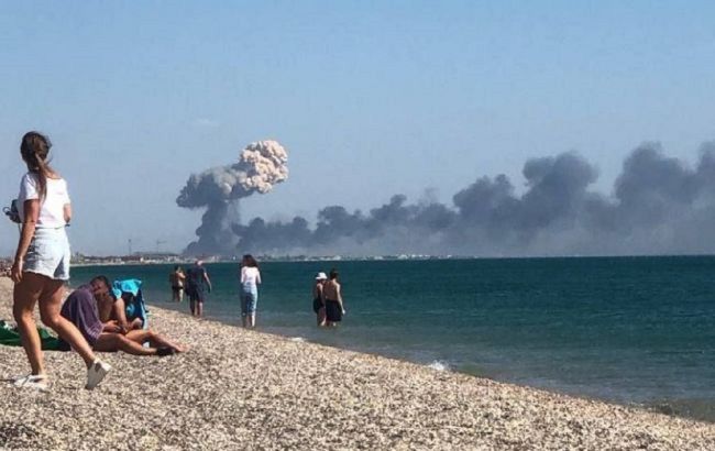 "Не дев'ять, а більше демілітаризованих літаків": ЗСУ показали знімки аеродрому до та після вибухів у Криму