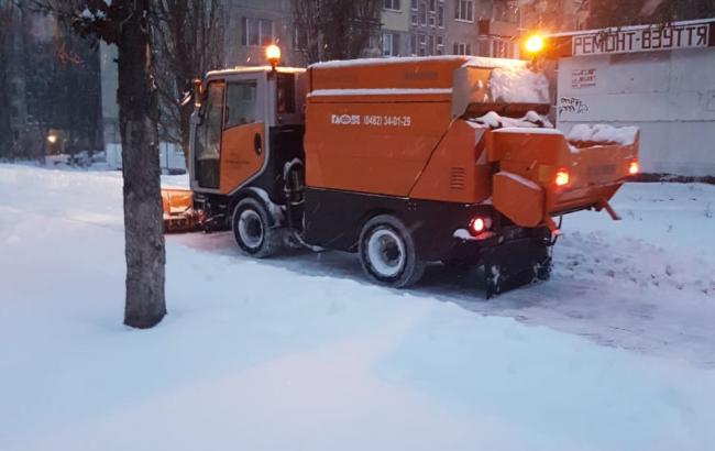 Сніг у Києві: комунальники заздалегідь підготували 350 одиниць техніки