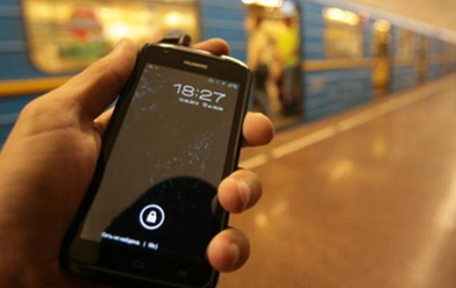 КМДА планує впровадити мобільний зв'язок на всіх станціях столичного метро до кінця 2015 р