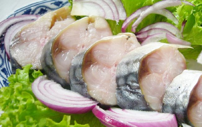 Домашняя скумбрия в пряном маринаде: простое блюдо, которое покоряет с первого кусочка