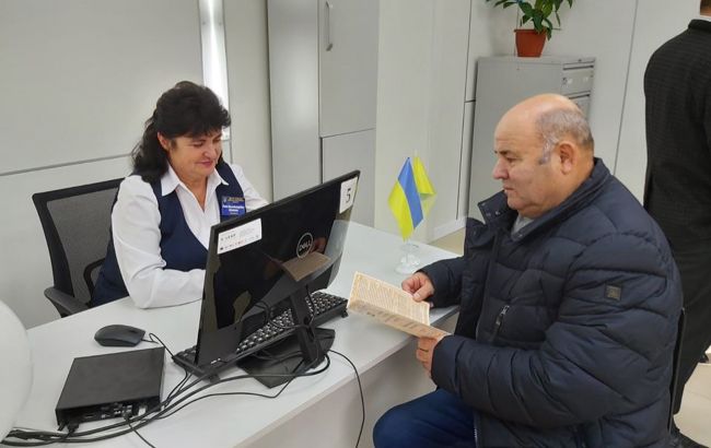 Украинцам напомнили, куда подать заявление о получении помощи для переселенцев