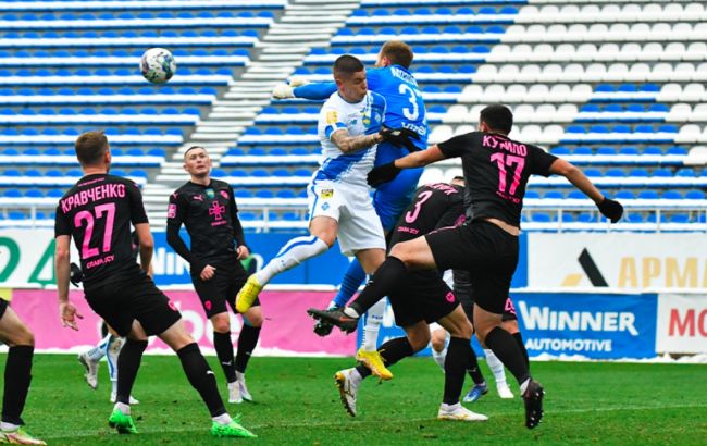 "Динамо" розписало нульову нічию з "Металістом 1925" у Києві