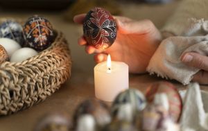 Прикмета, яку не можна ігнорувати: що означає тріснута писанка на Великдень