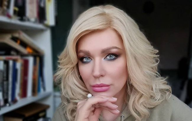 Духи дороже одежды: Николас Карма рассекретил стоимость лука эпатажной Монро (видео)