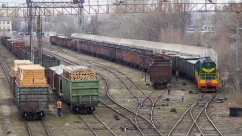 Украина во время войны потеряла половину экспорта: куда идут товары