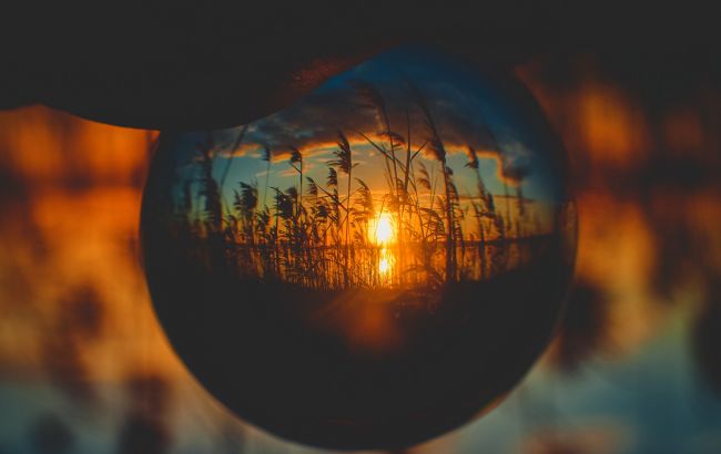 Астропрогноз в понедельник (иллюстрация: freepik.com)