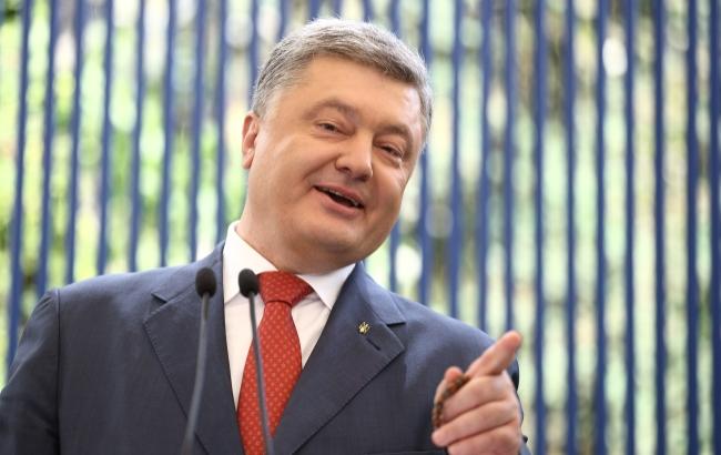 Порошенко рассказал, когда украинцы смогут покупать дешевые квартиры