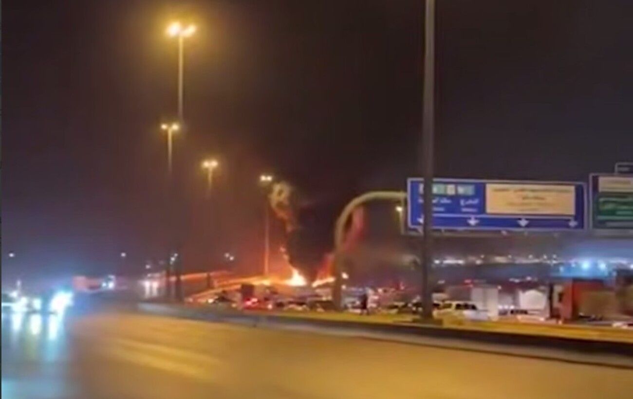 У посольстві США в Ер-Ріяді прогриміли вибухи, виникла пожежа