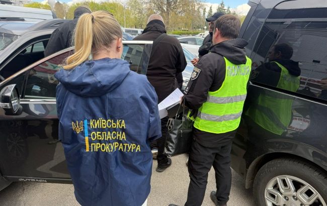Снятие с розыска и "бронь" за деньги: сотрудникам ТЦК на Киевщине объявили подозрение