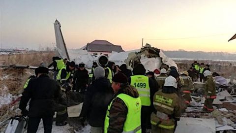 Число жертв крушения самолета в Казахстане возросло