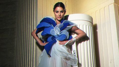 Ангеліна Усанова у казковій сукні вперше виконала авторську пісню