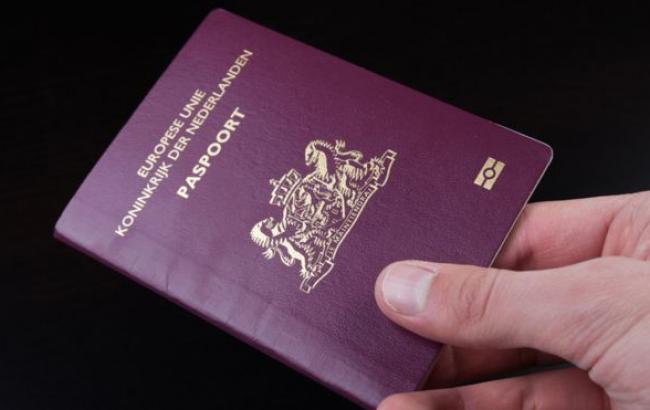 В Нидерландах выдали первый паспорт с нейтральным гендером