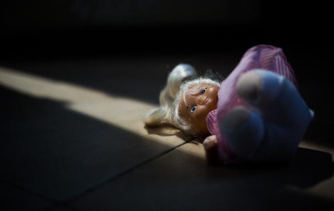В Одеській області могильна плита насмерть задавила трирічну дитину