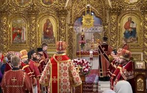 Воздвиження Хреста Господнього: як відзначає свято ПЦУ й чому воно "чіпляє" кожного