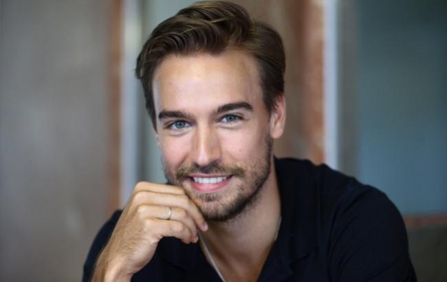 Орел и решка Ведущий шоу "Орел и решка" Пётр Романов