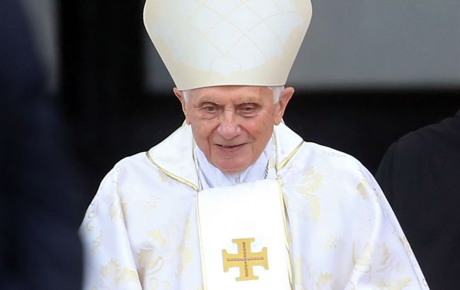 Колишній Папа Римський визнав дачу хибних свідчень у справі про насильників у церкві