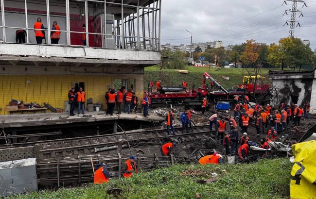 Удар по "Чернігівській" в Києві: який вигляд має станція та чи працює метро (фото, відео)