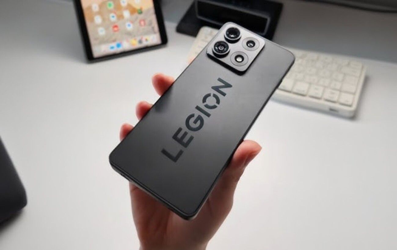 19 годин геймінгу і батарея 8000 мАг: Lenovo представила ігровий флагман Legion Y70