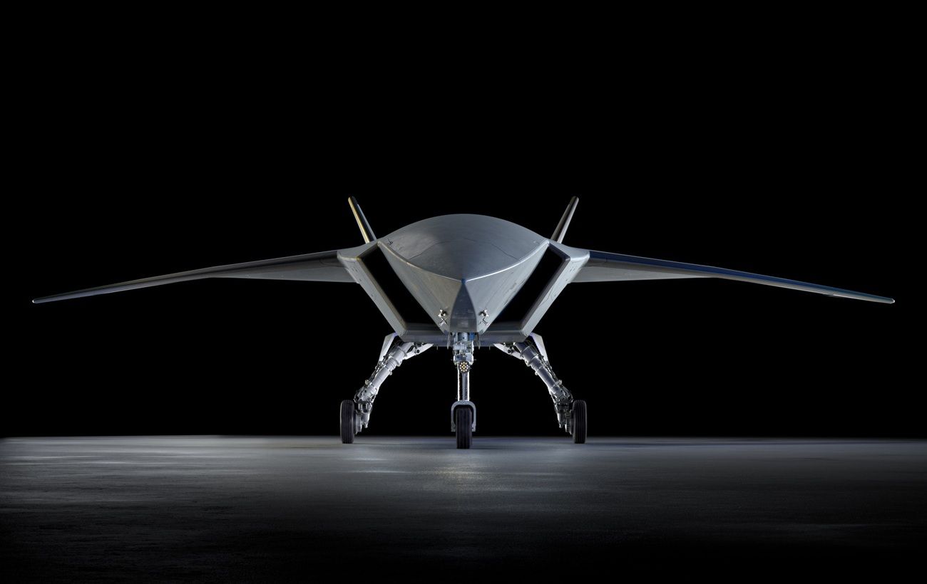 Boeing представила новий ШІ-дрон Ghost Bat: винищувач майбутнього