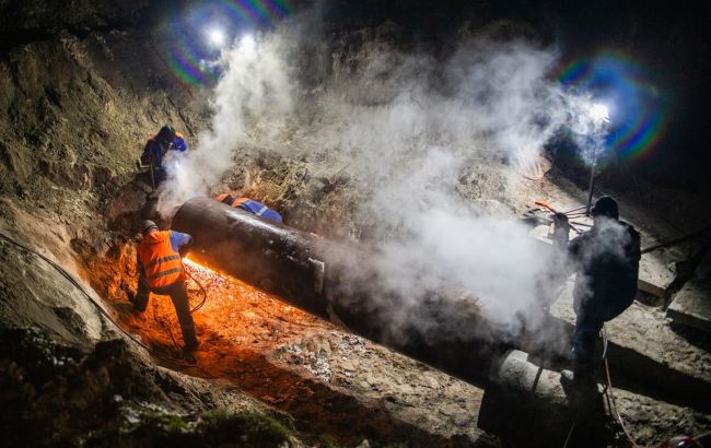 Кличко розкрив суми премій для комунальників, які відновлюють Київ після атак