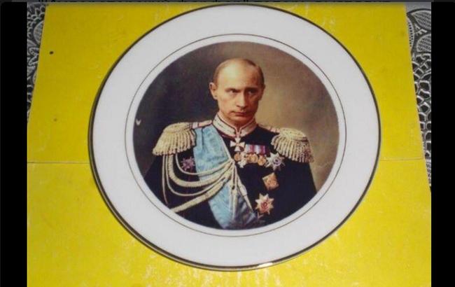 В Росії випустили тарілки із зображенням "імператора" Путіна