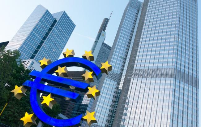 Евро укрепляется к доллару на фоне заявлений главы ЕЦБ