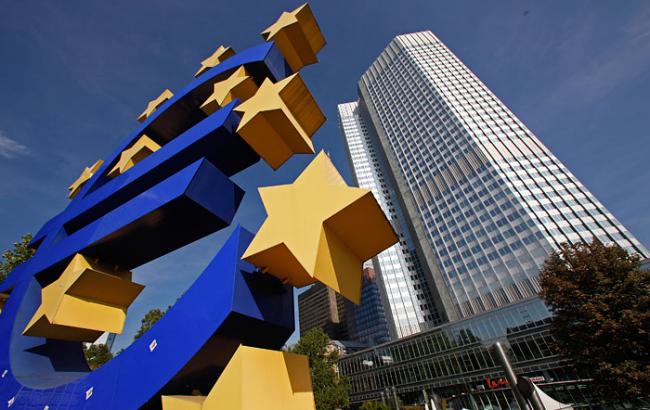 Евро слабеет в преддверии решения ЕЦБ