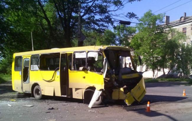 В Мариуполе столкнулись маршрутка и автобус с участниками АТО, есть пострадавшие