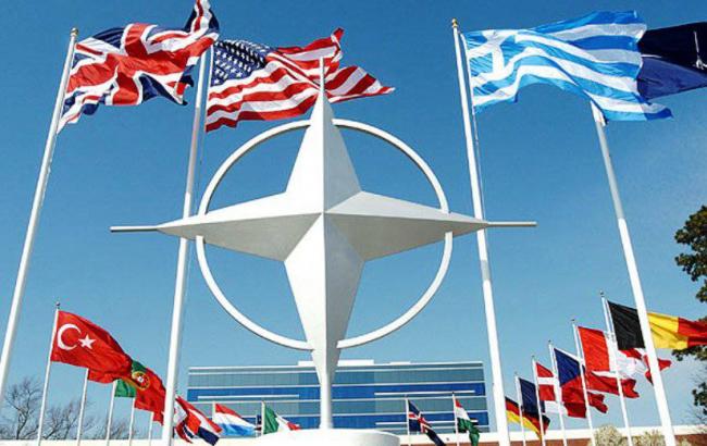 В НАТО обсудят противостояние российской агрессии и борьбу с ИГИЛ